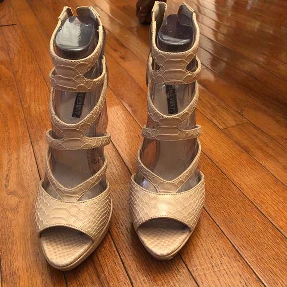 2 for $15 Nude heels - Picture 2 of 4